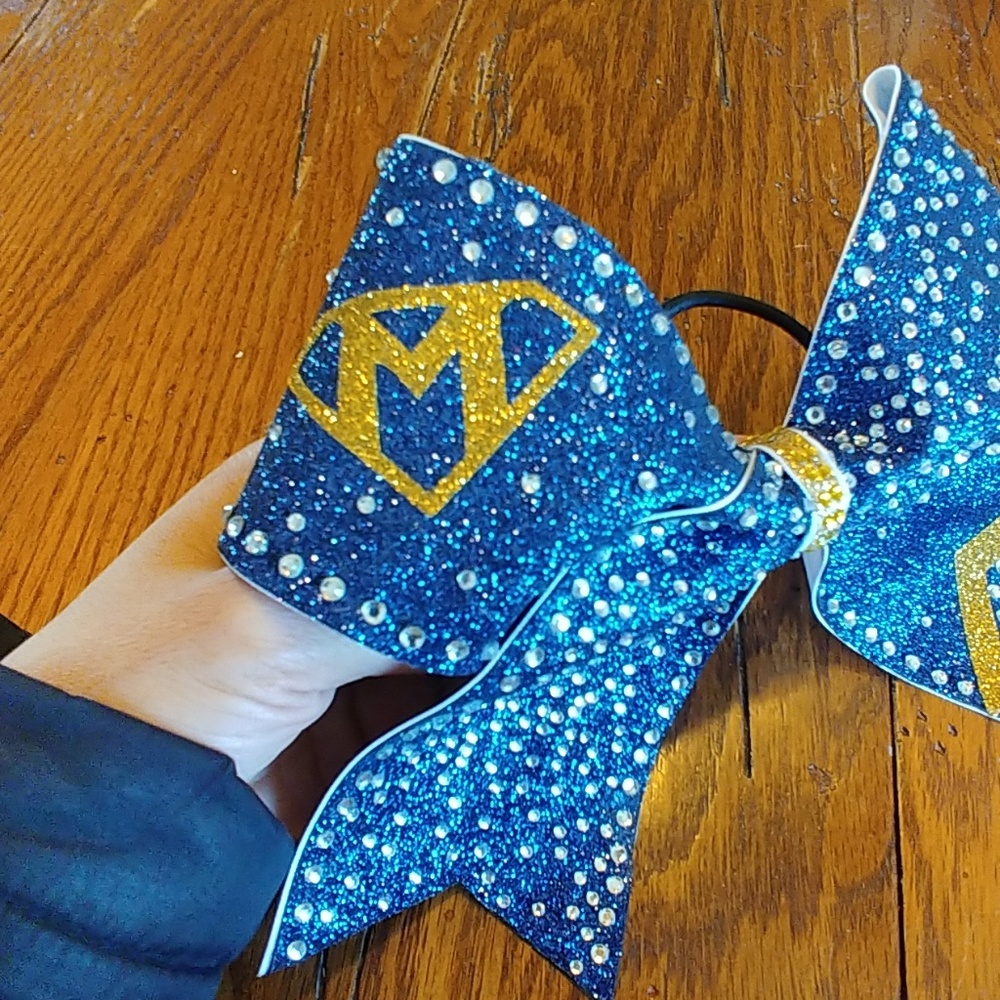 Cheer bow - Picture 2 of 2